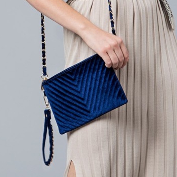 Store Closing‼️ Velvet Chevron Quilted Crossbody Bag - Picture 2 of 3